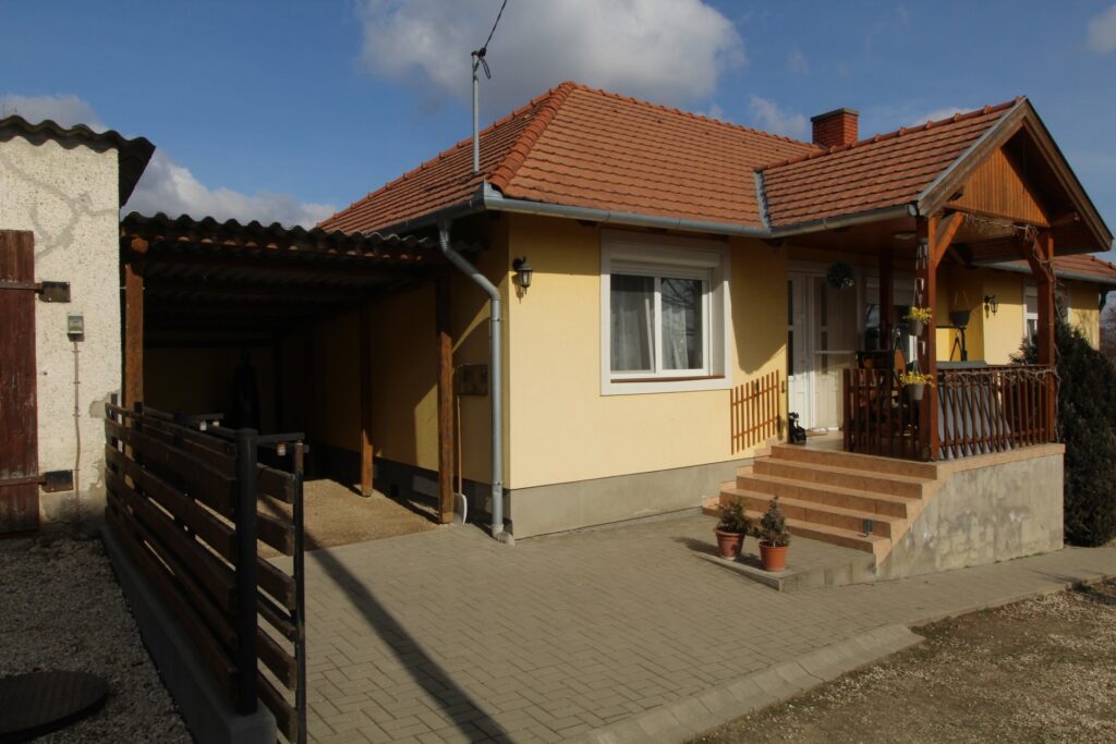 Eladó • Családi ház • Lesencetomaj • 180 m²