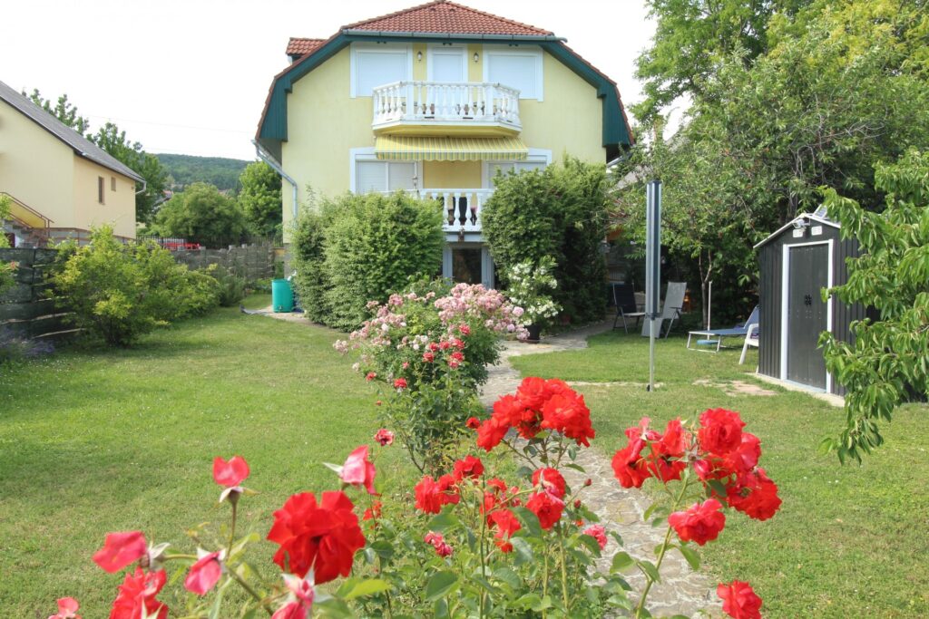 Eladó • Szálloda/hotel/panzió • Csopak • 350 m²