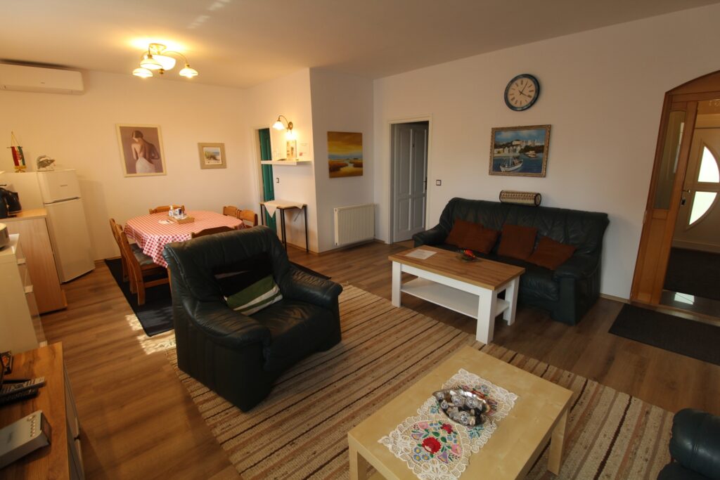 Eladó • Szálloda/hotel/panzió • Csopak • 350 m²