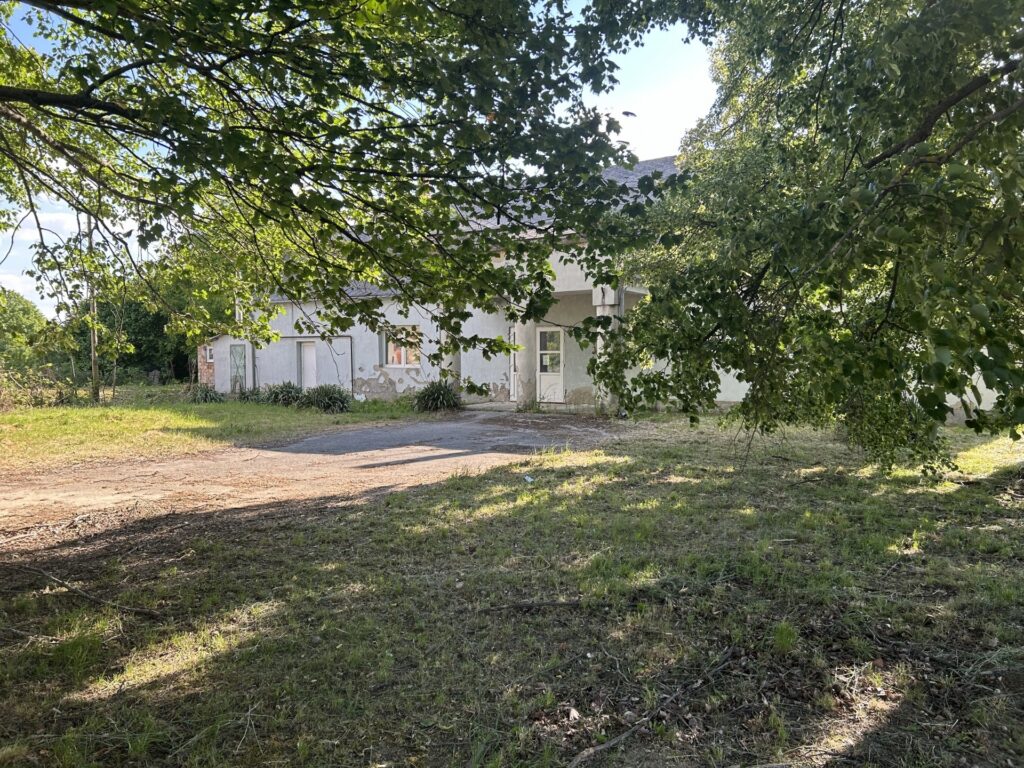 Eladó • Egyéb ipari • Ajka • 561 m²