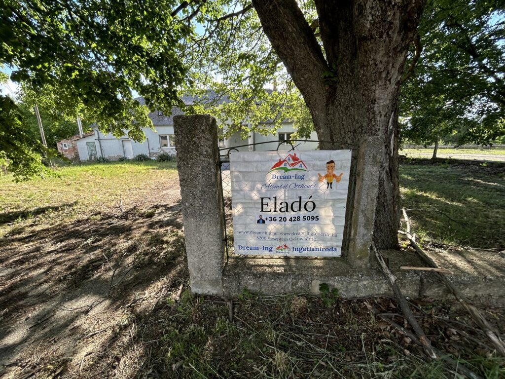 Eladó • Egyéb ipari • Ajka • 561 m²