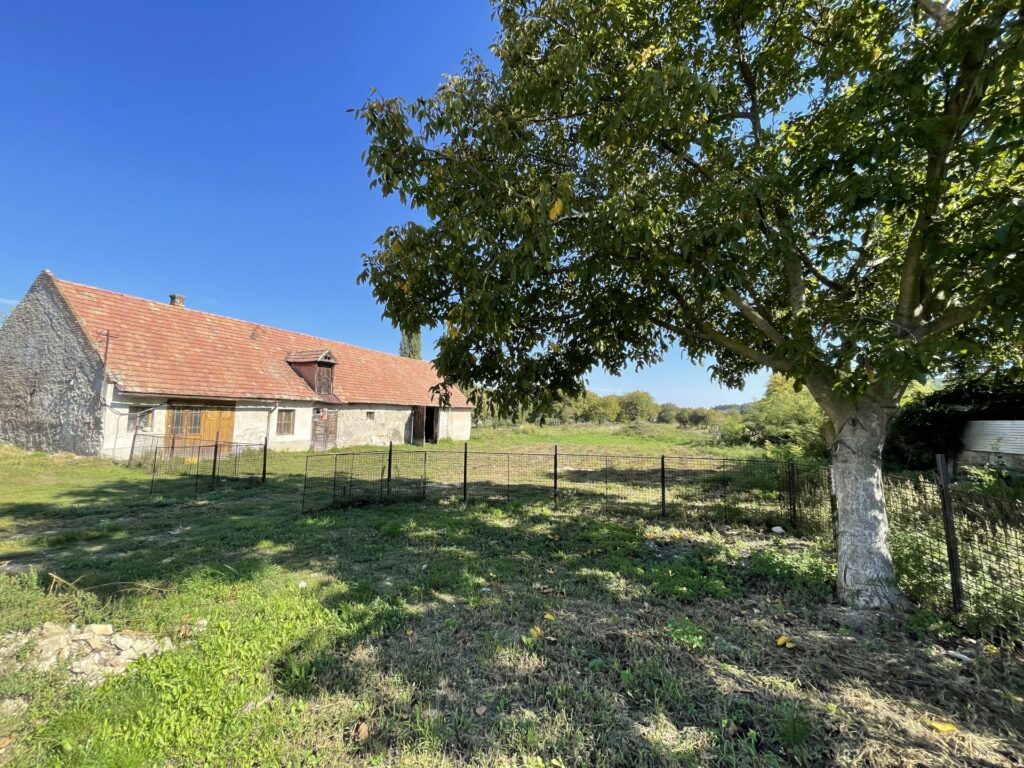 Eladó • Belterület • Litér • 1146 m²