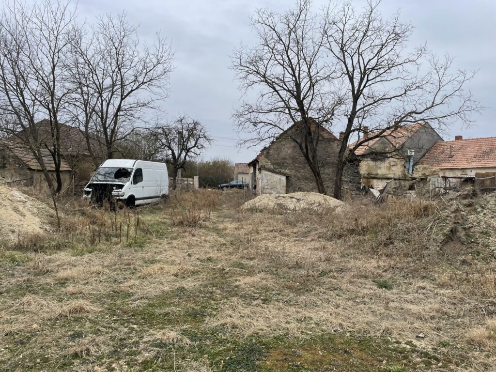 Eladó • Belterület • Tüskevár • 2321 m²