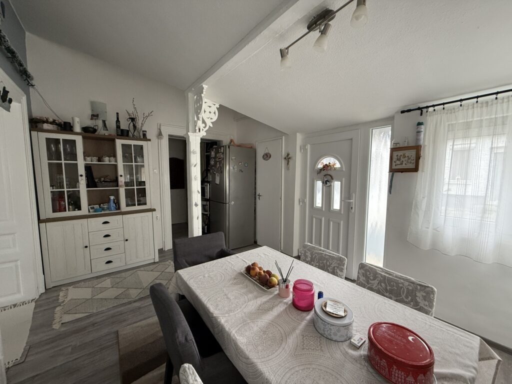 Eladó • Családi ház • Balatonkenese • 130 m²