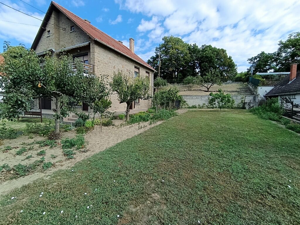 Eladó • Családi ház • Tihany • 300 m²