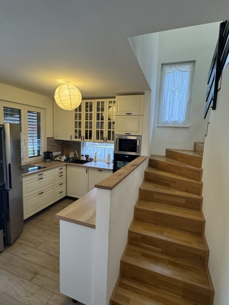 Eladó • Családi ház • Veszprém • 181 m²