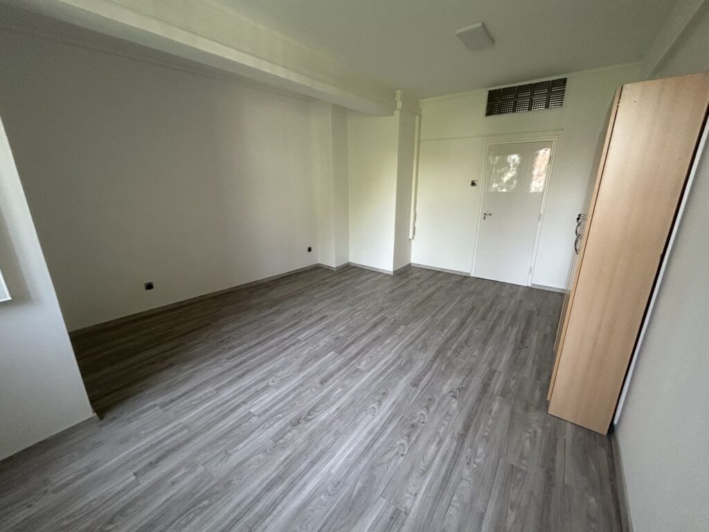 Kiadó • Egyéb iroda • Veszprém • 23 m²