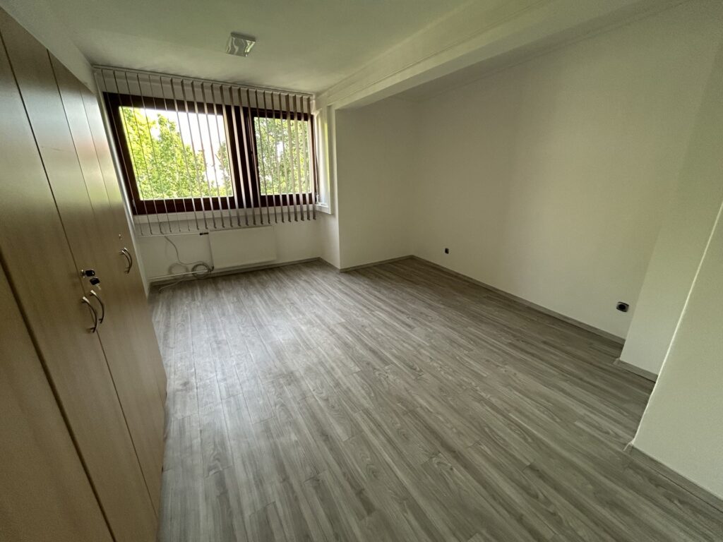 Kiadó • Egyéb iroda • Veszprém • 23 m²