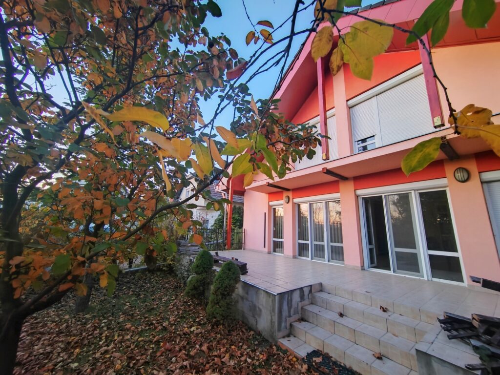 Eladó • Családi ház • Veszprém • 283 m²