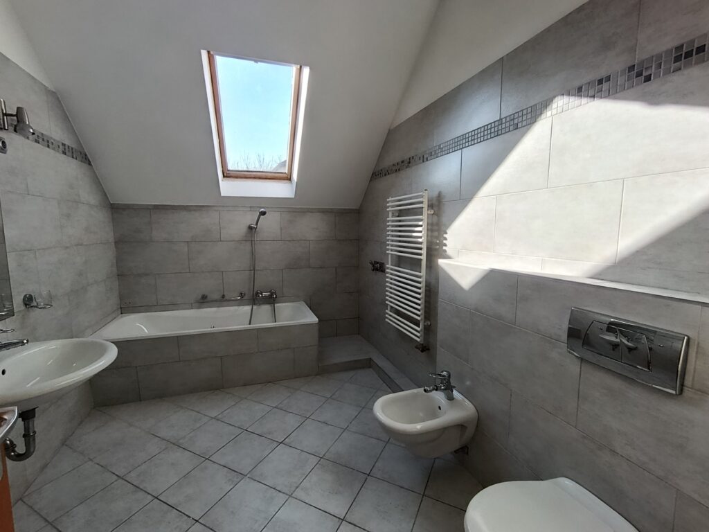 Eladó • Tégla • Veszprém • 105 m²