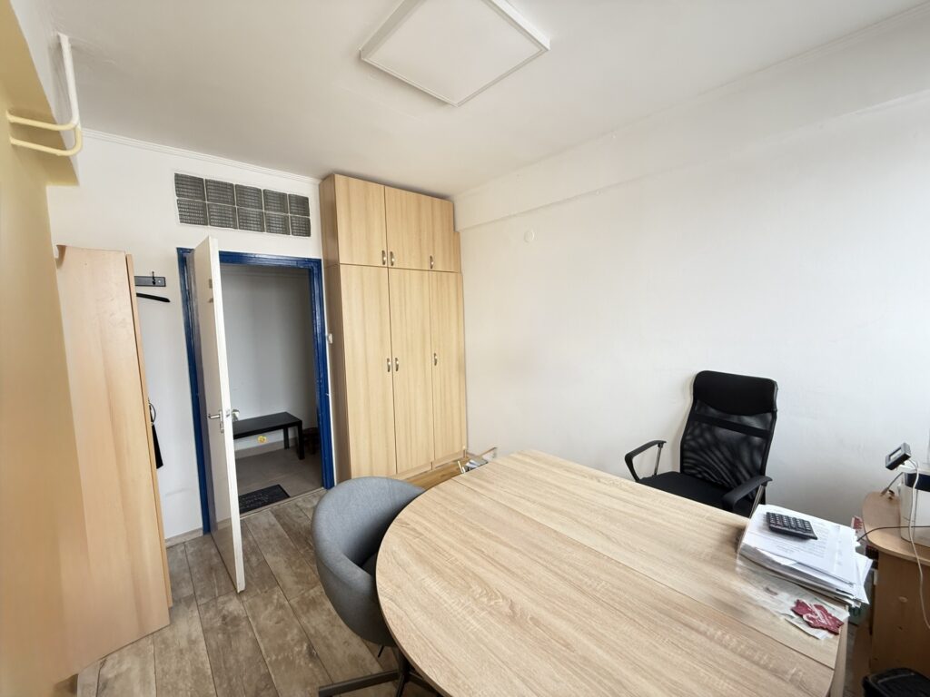 Kiadó • Egyéb iroda • Veszprém • 14 m²