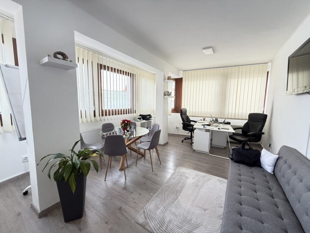 Kiadó • Egyéb iroda • Veszprém • 27 m²