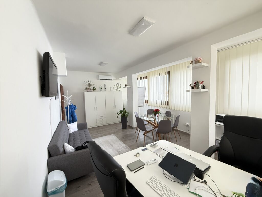 Kiadó • Egyéb iroda • Veszprém • 27 m²