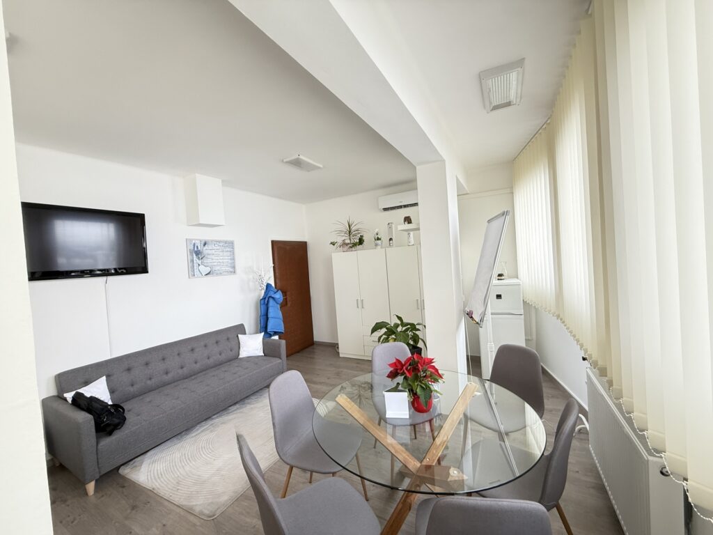 Kiadó • Egyéb iroda • Veszprém • 27 m²