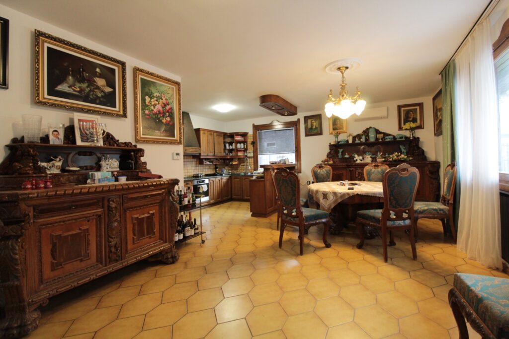 Eladó • Családi ház • Hévíz • 321 m²