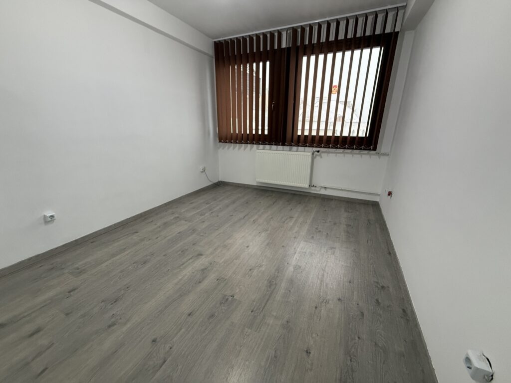 Kiadó • Egyéb iroda • Veszprém • 14 m²
