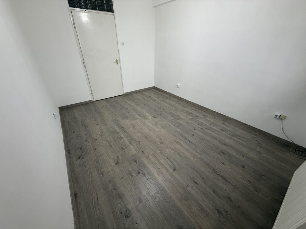 Kiadó • Egyéb iroda • Veszprém • 14 m²