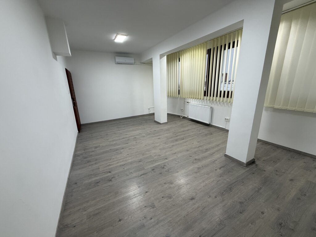 Kiadó • Egyéb iroda • Veszprém • 27 m²