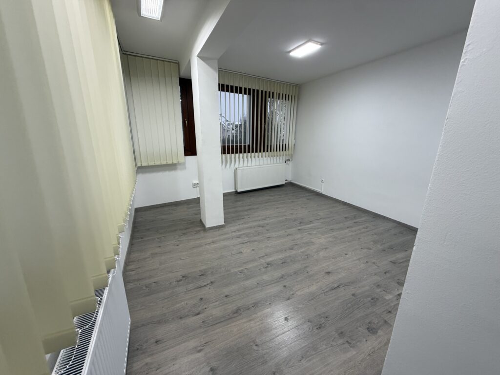 Kiadó • Egyéb iroda • Veszprém • 27 m²