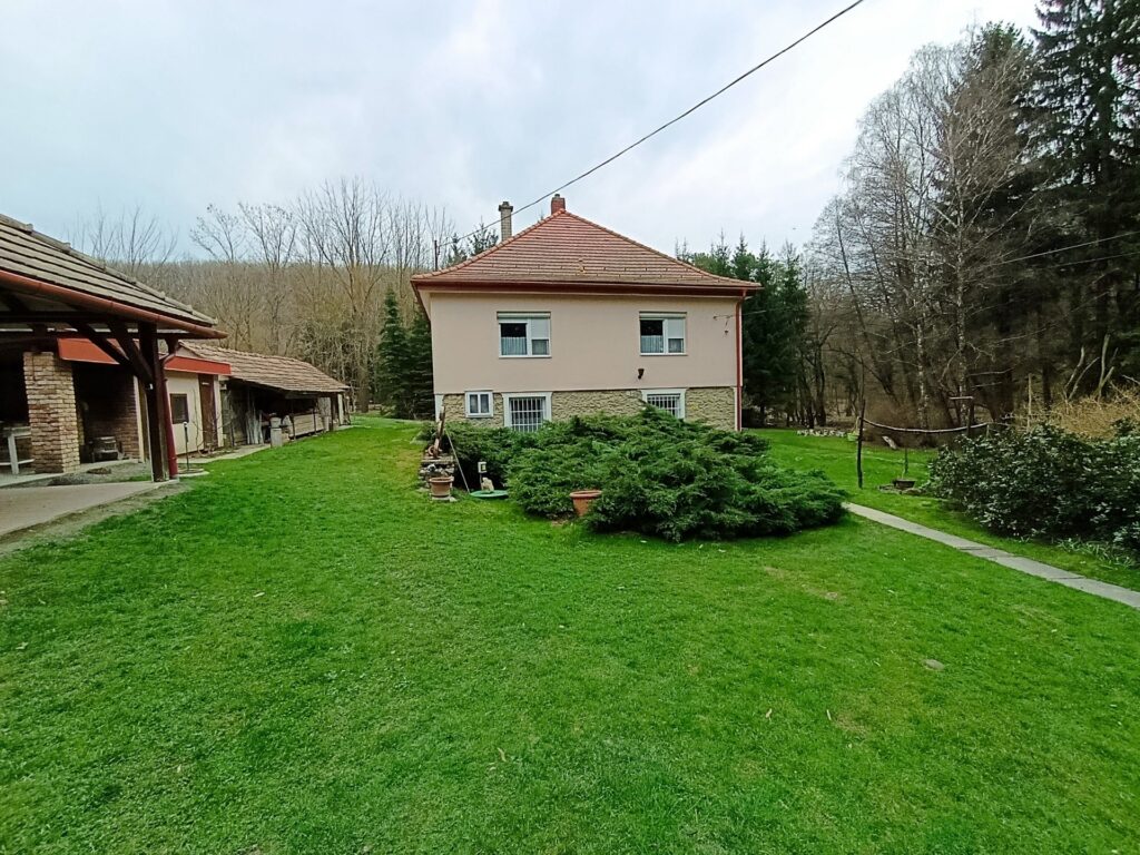 Eladó • Szálloda/hotel/panzió • Bakonynána • 230 m²