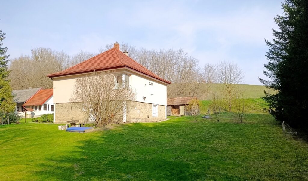 Eladó • Családi ház • Bakonynána • 230 m²