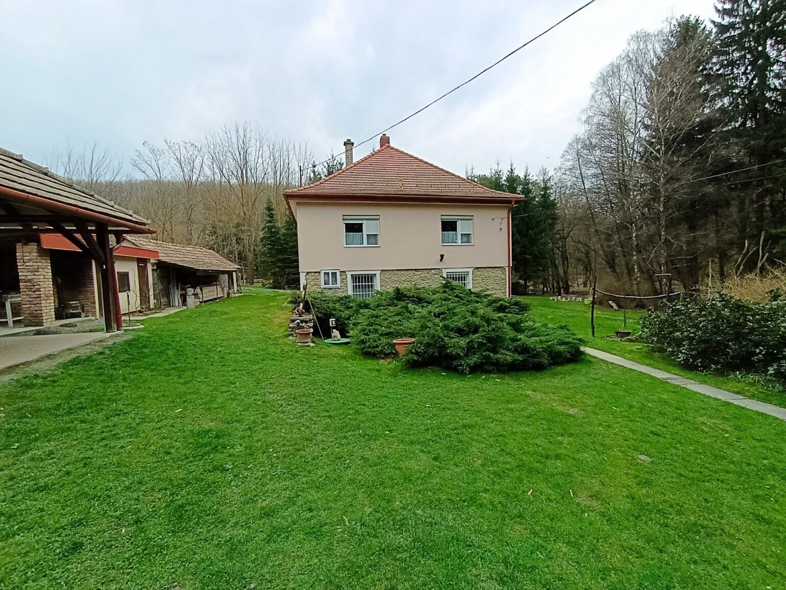 Eladó • Családi ház • Bakonynána • 230 m²