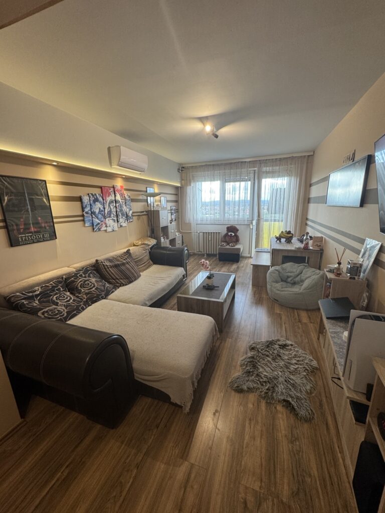 Eladó • Panel • Veszprém • 64 m²