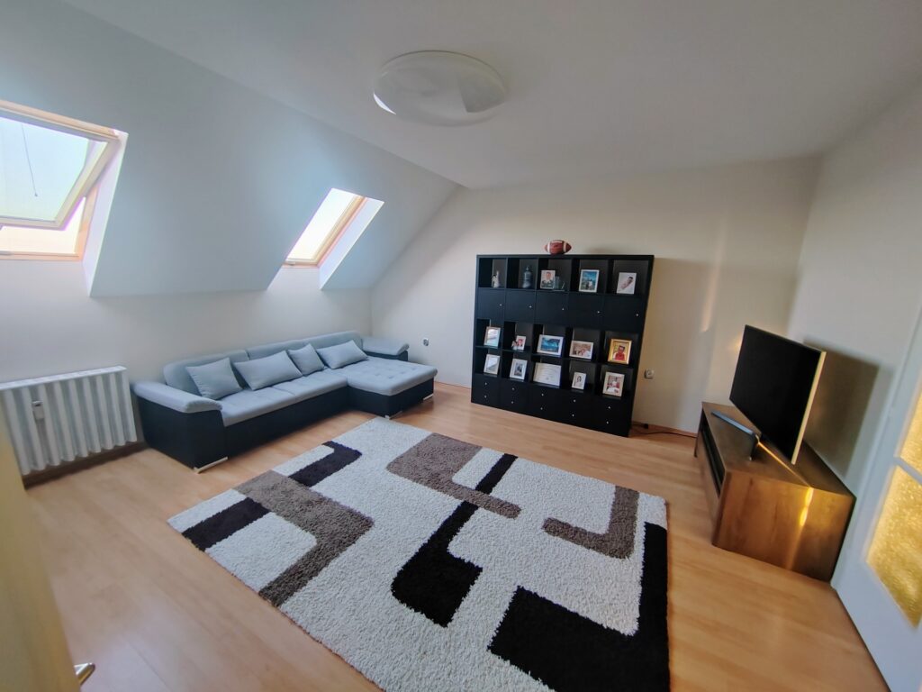 Eladó • Panel • Veszprém • 90 m²