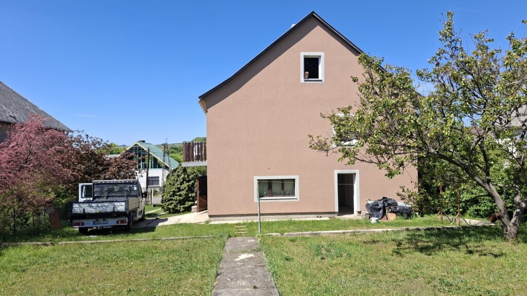 Eladó • Családi ház • Veszprémfajsz • 240 m²