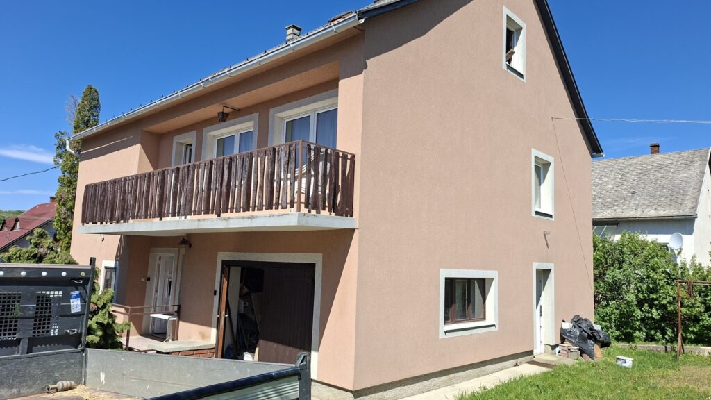 Eladó • Családi ház • Veszprémfajsz • 240 m²