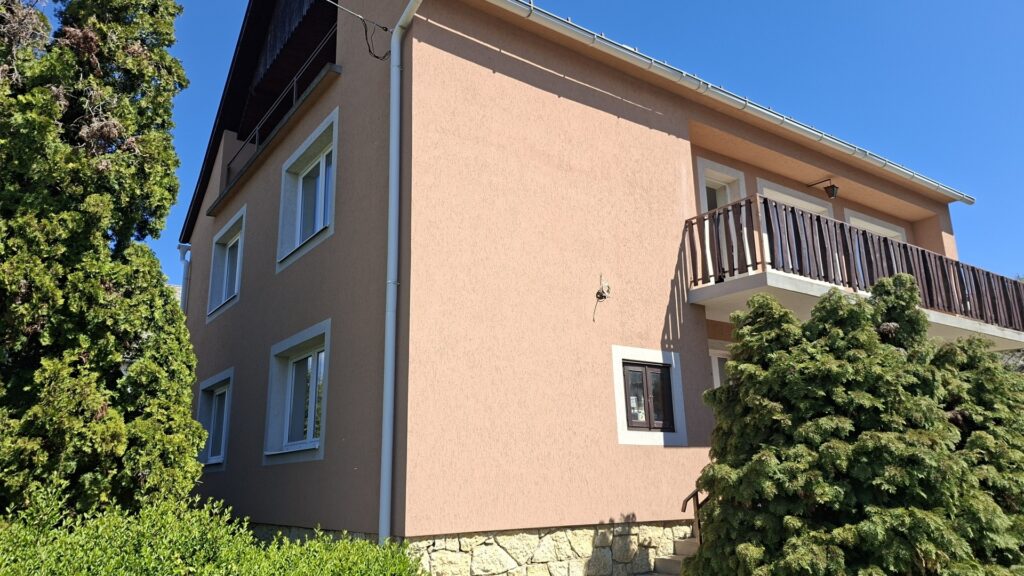 Eladó • Családi ház • Veszprémfajsz • 240 m²