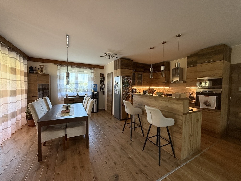 Eladó • Családi ház • Balatonfűzfő • 260 m²