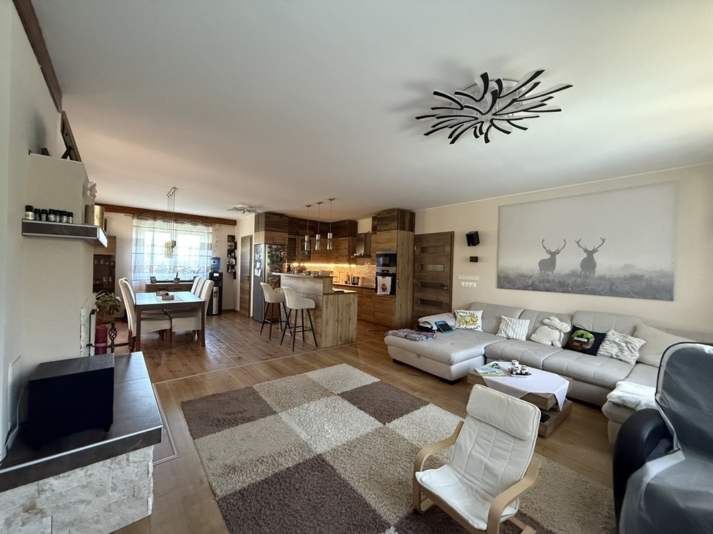 Eladó • Családi ház • Balatonfűzfő • 260 m²