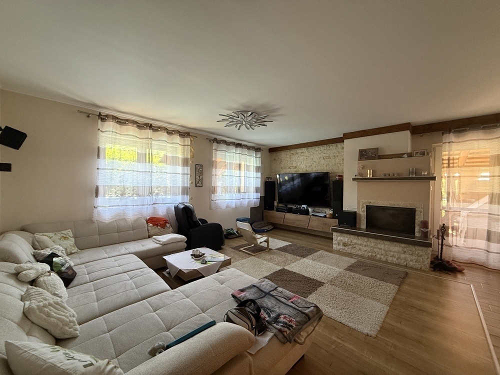 Eladó • Családi ház • Balatonfűzfő • 260 m²