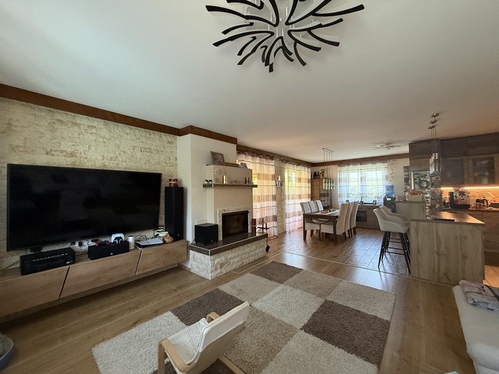 Eladó • Családi ház • Balatonfűzfő • 260 m²