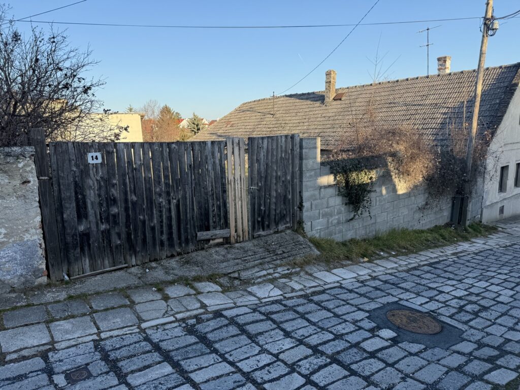 Eladó • Belterület • Veszprém • 900 m²