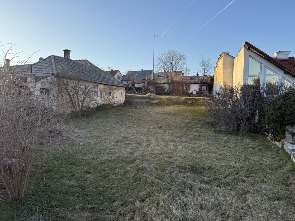 Eladó • Belterület • Veszprém • 900 m²