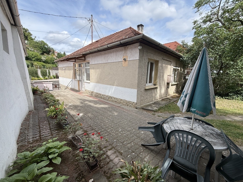 Eladó • Családi ház • Veszprém • 90 m²