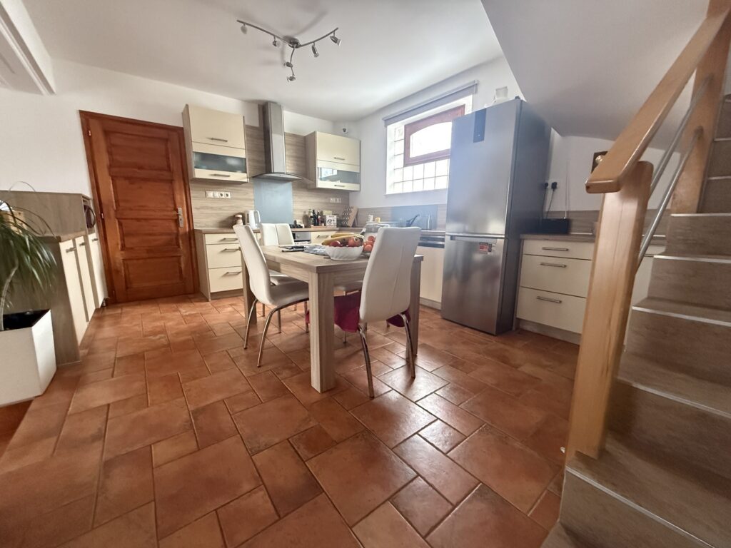 Kiadó • Családi ház • Öskü • 160 m²