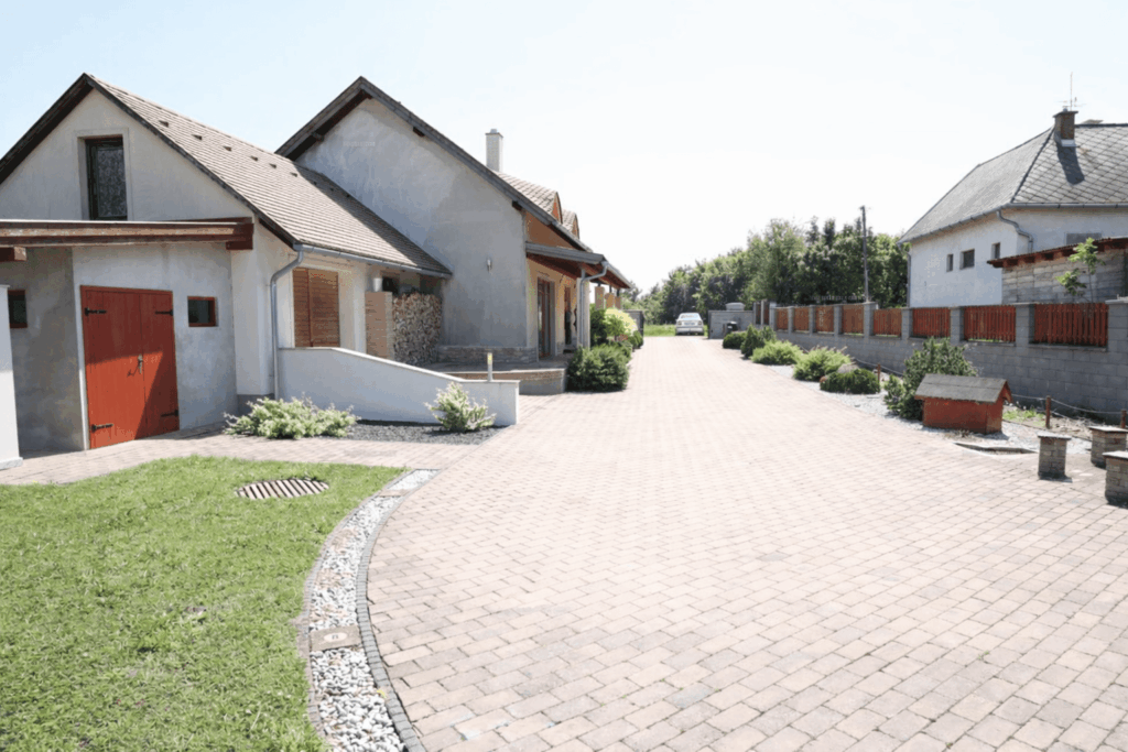 Kiadó • Családi ház • Öskü • 160 m²