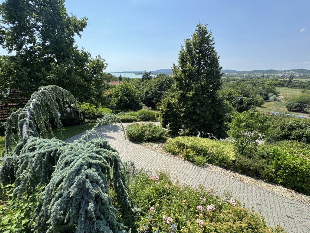 Eladó • Ikerház • Tihany • 112 m²