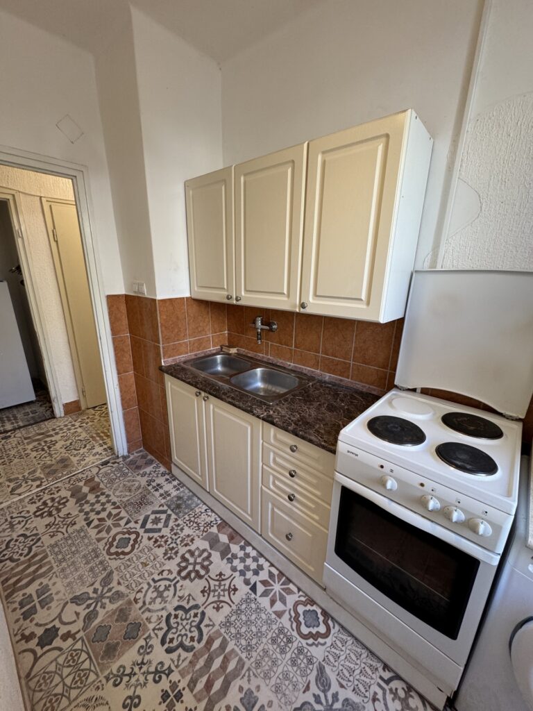 Eladó • Panel • Hajmáskér • 43 m²