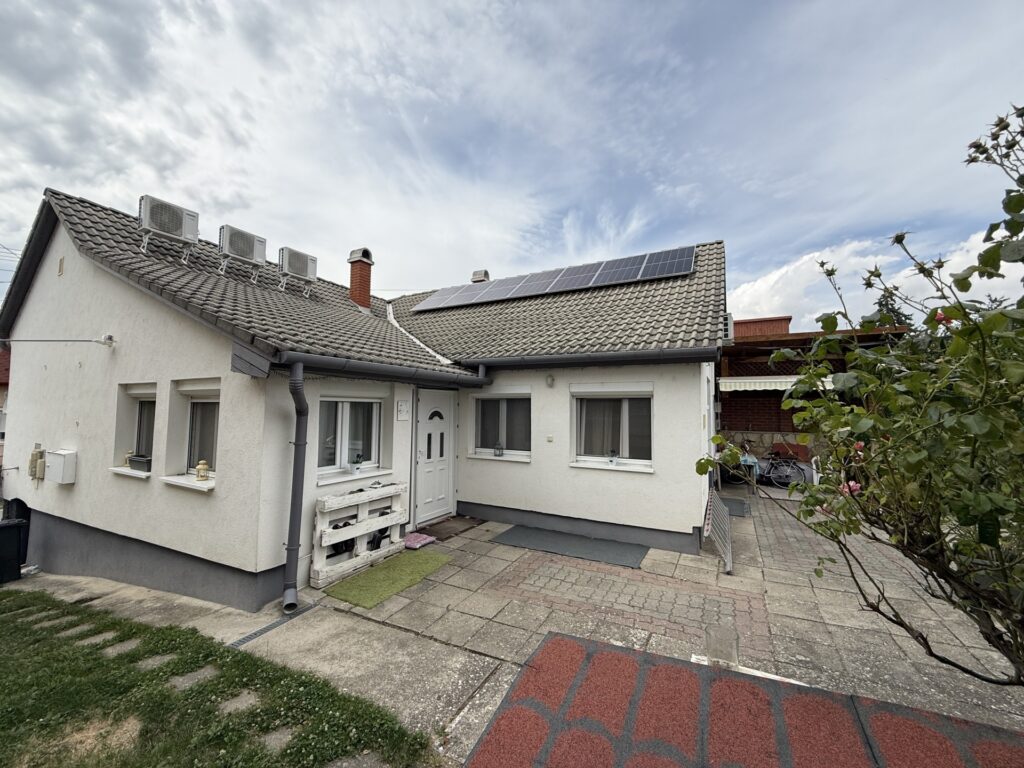 Kiadó • Családi ház • Balatonkenese • 90 m²