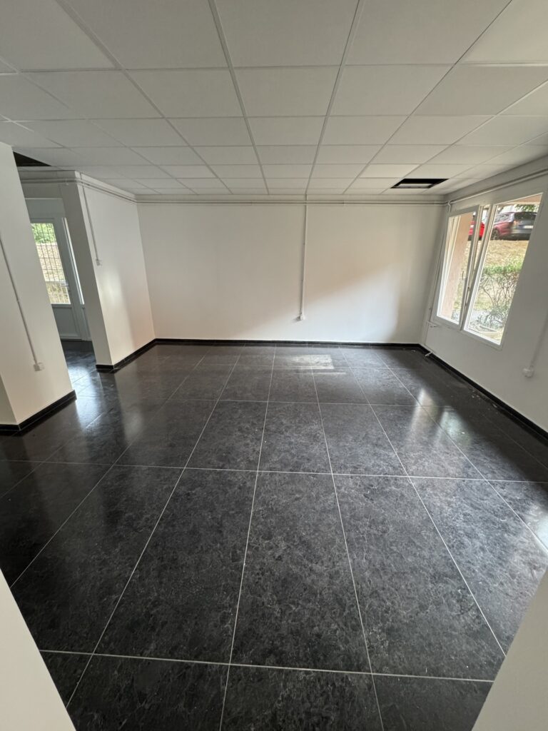 Eladó • Utcai bejárattal • Veszprém • 103 m²