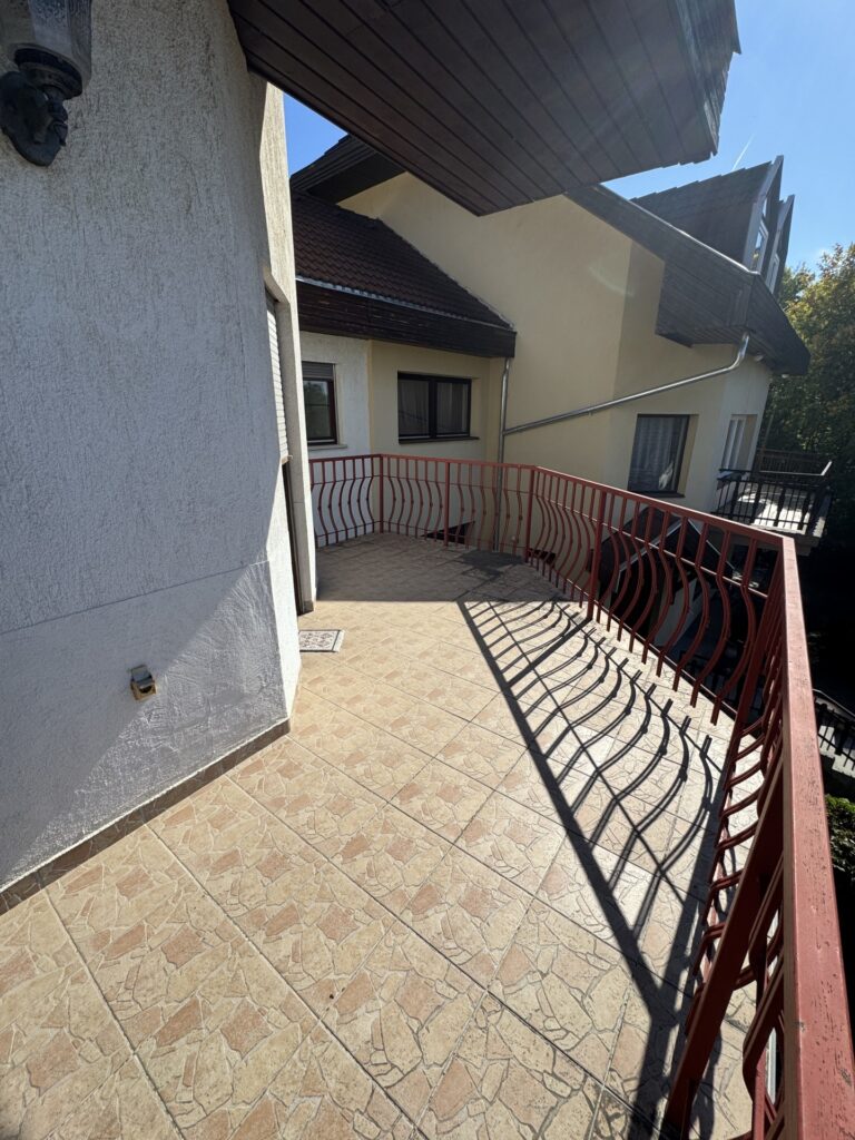Eladó • Ikerház • Veszprém • 330 m²